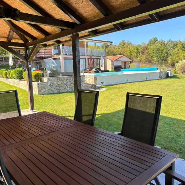 f870a544-4dfb-4ddd-99f0-0edf9a4144e3